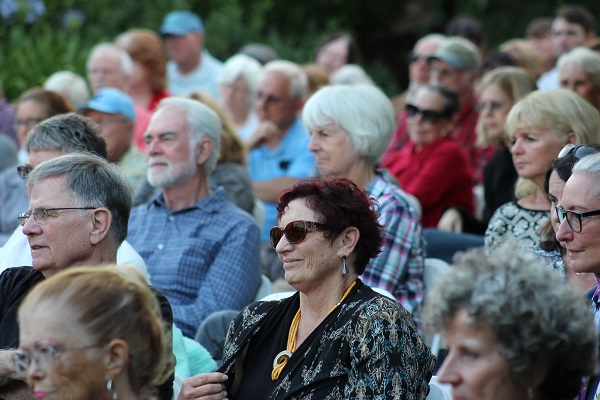 history comes alive crowd