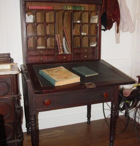 Children's Room Desk
